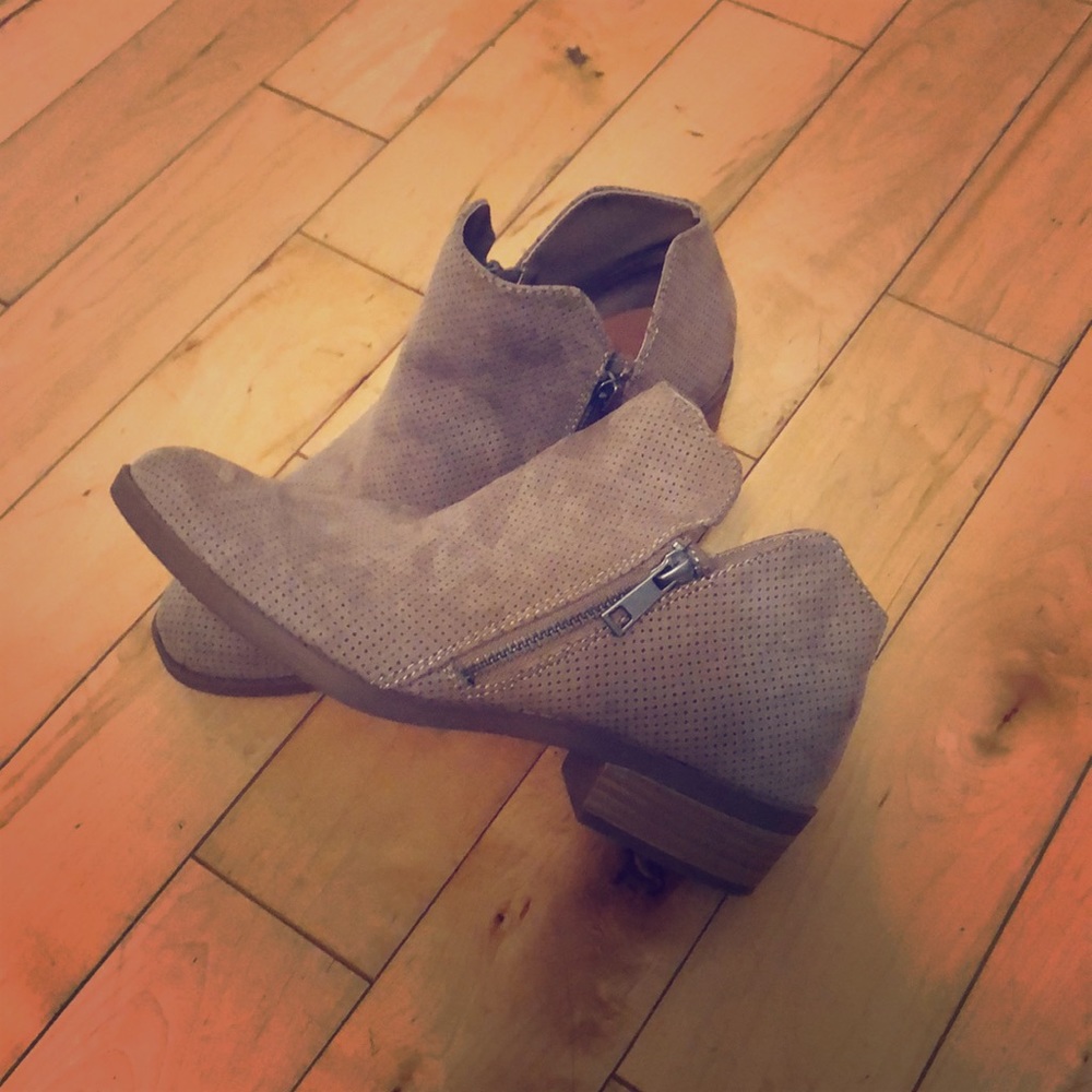 Size 7 Tan/Gray Booties